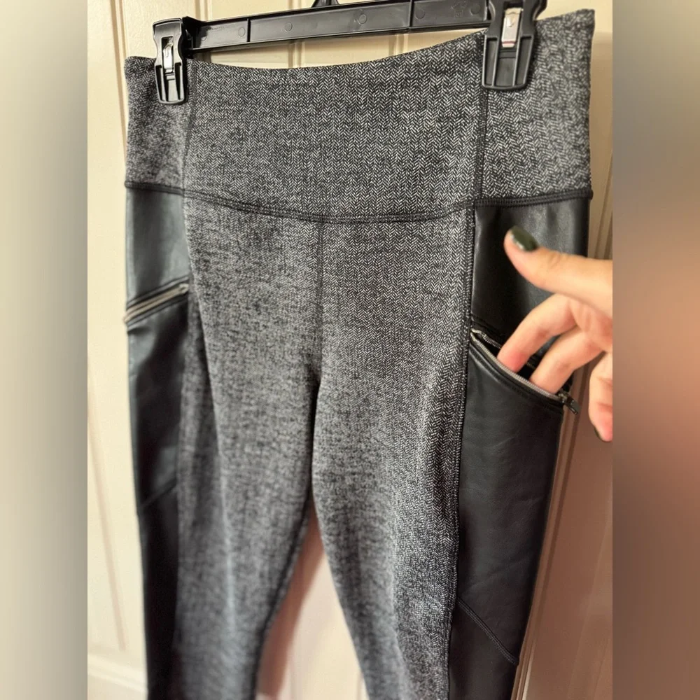 ATHLETA 🩶 Chic Gray, Black Faux Leather Panel High-Waist Leggings (Size Medium) - Picture 5 of 13